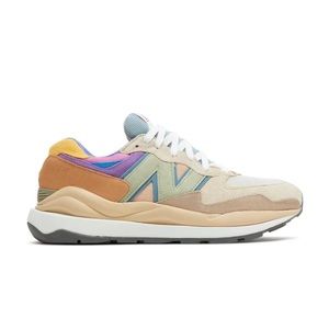 New Balance 57/40 Calm Taupe Vibrant
Apricot
